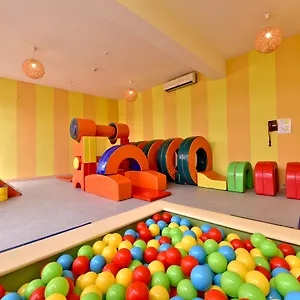 Tt Tropical Family Life Tropical Otel Sarıgerme